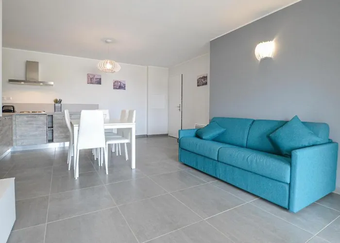 Appartamento 2 Bedroom Cozy In *