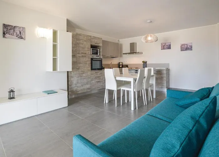 דירה 2 Bedroom Cozy In *