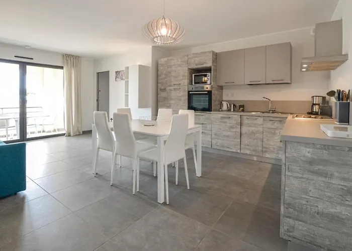 2 Bedroom Cozy In