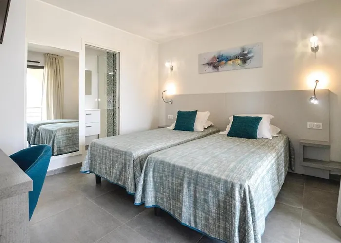 דירה 2 Bedroom Cozy In *